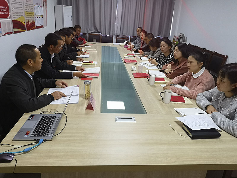 屯溪城建投公司黨支部開展“不忘初心、牢記使命”主題教育“舉旗幟·送理論”宣講活動