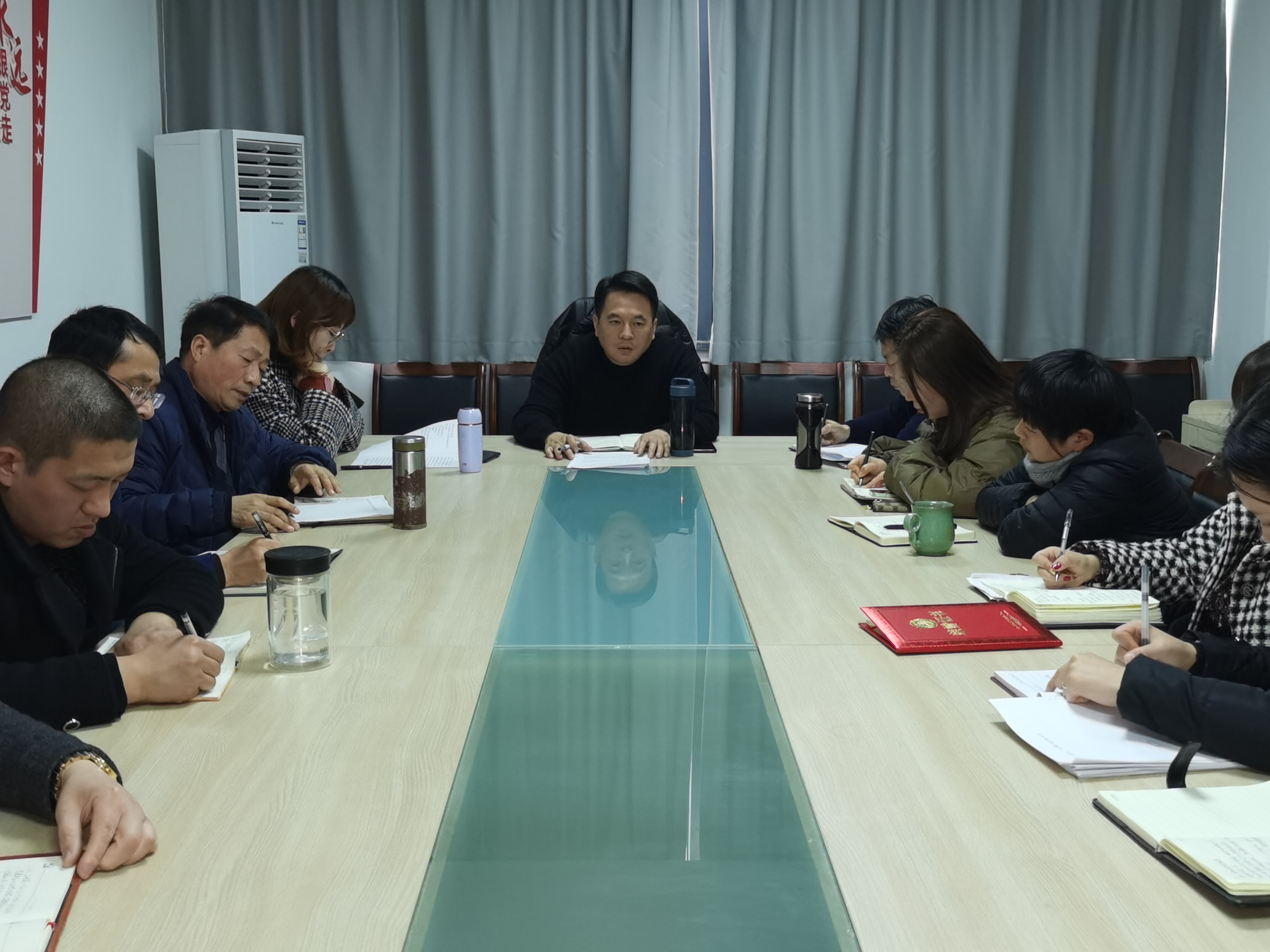 屯溪區(qū)國(guó)投集團(tuán)召開工作總結(jié)暨表彰大會(huì)