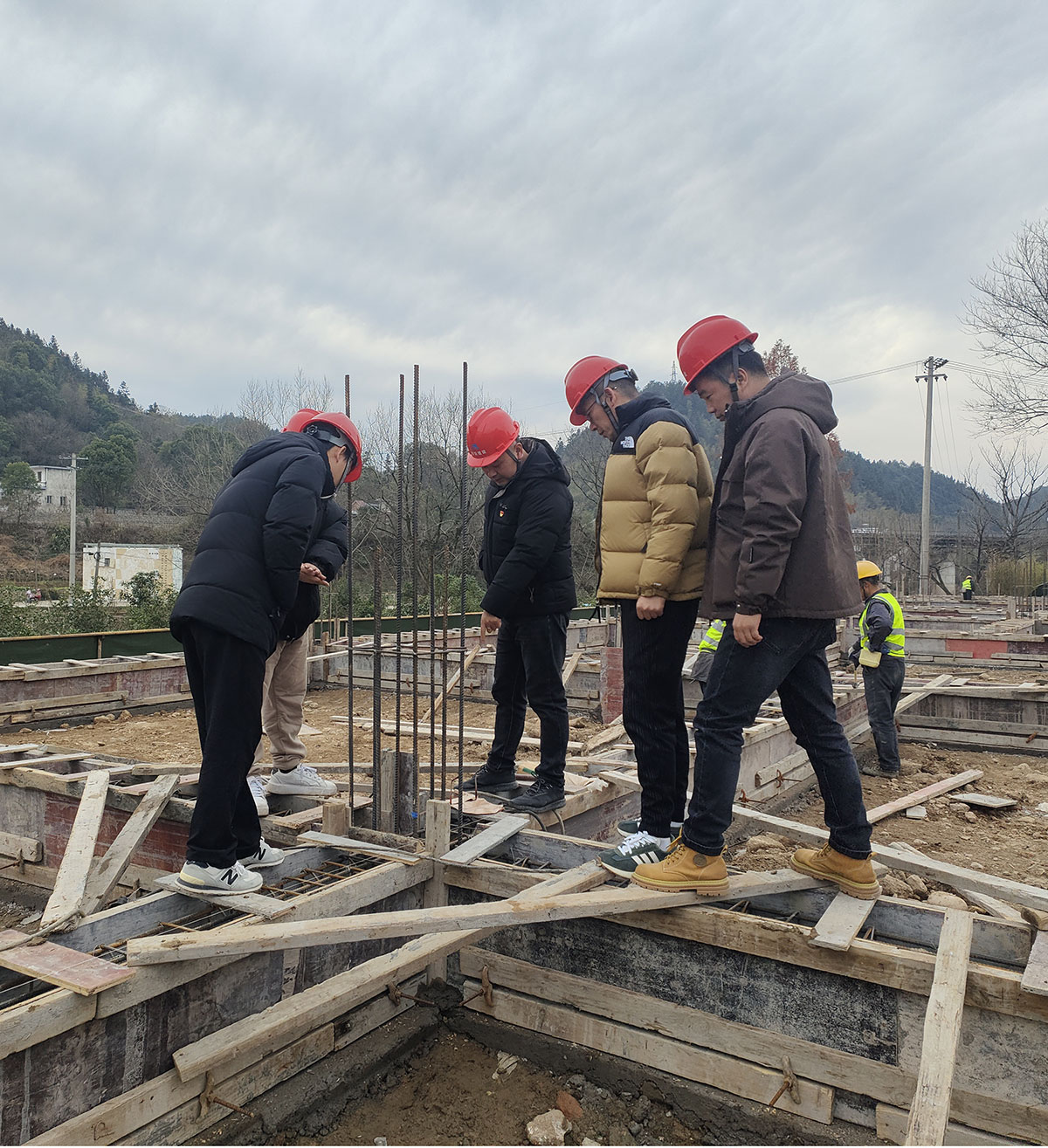 黨建引領(lǐng)進(jìn)工地，支部聯(lián)動(dòng)促發(fā)展